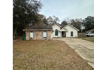 1808 Pelican St, Ocean Springs, MS 39564