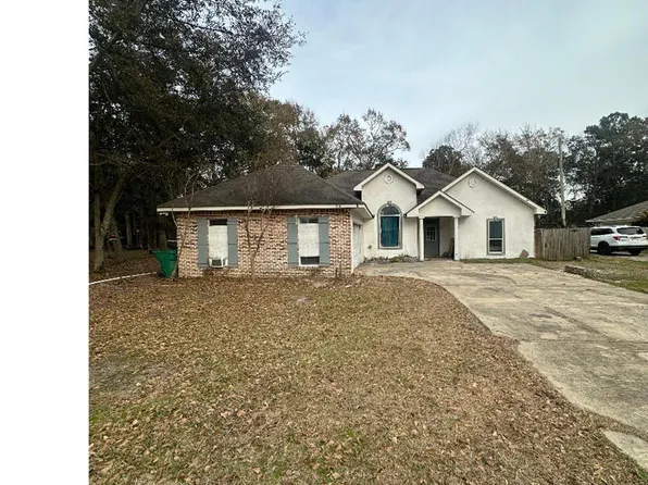 1808 Pelican St, Ocean Springs, MS 39564