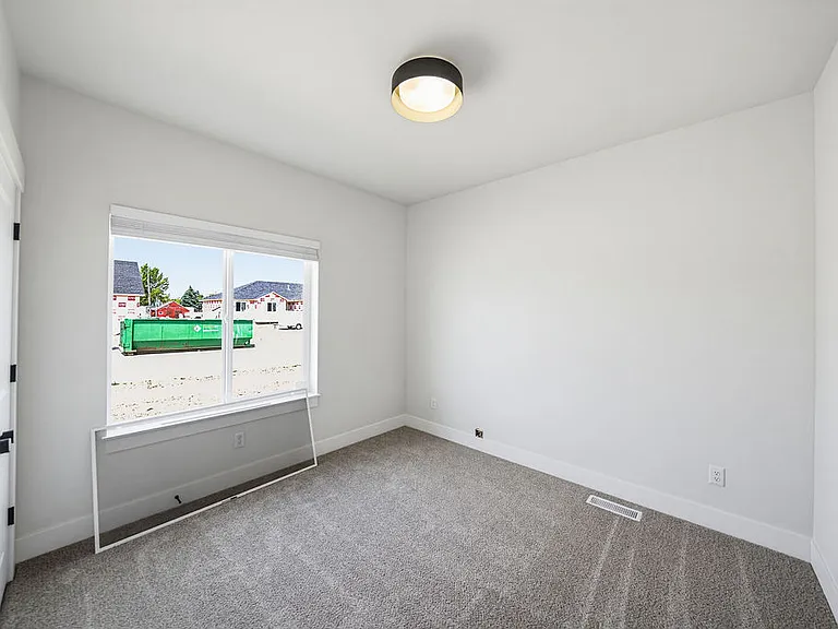 475 E River Ln — Photo 28