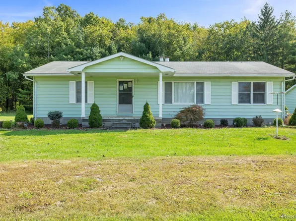224 Palms Rd, Wales, MI 48027