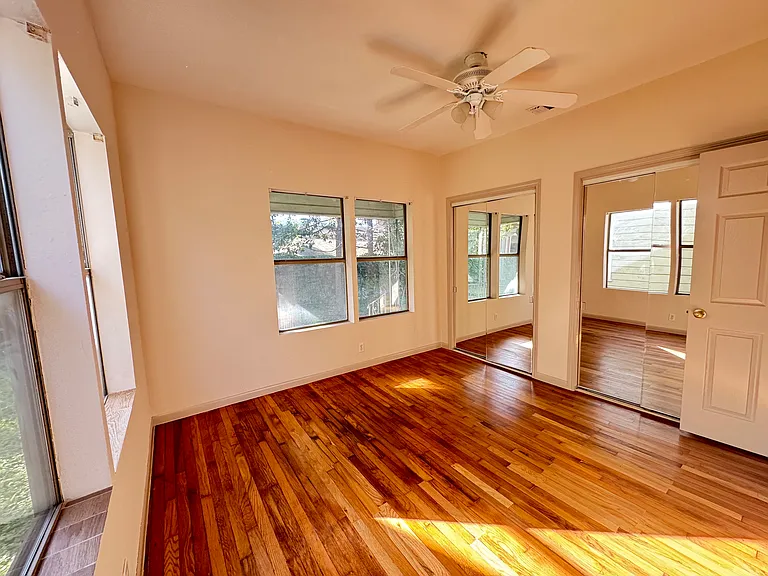 709 E Elmira St — Photo 10