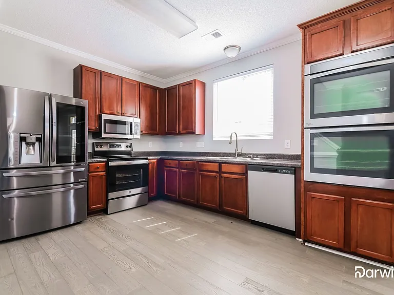 6012 Ladish Ln — Photo 2