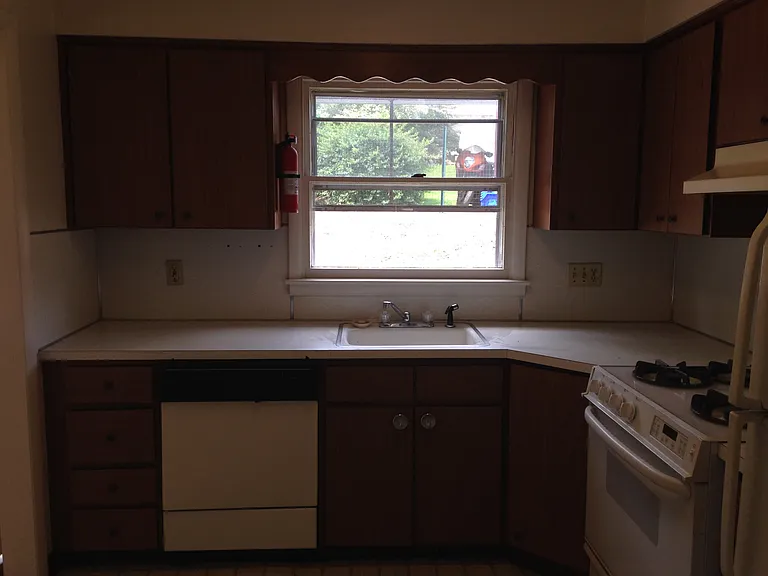 323-349 E Walnut St — Photo 11