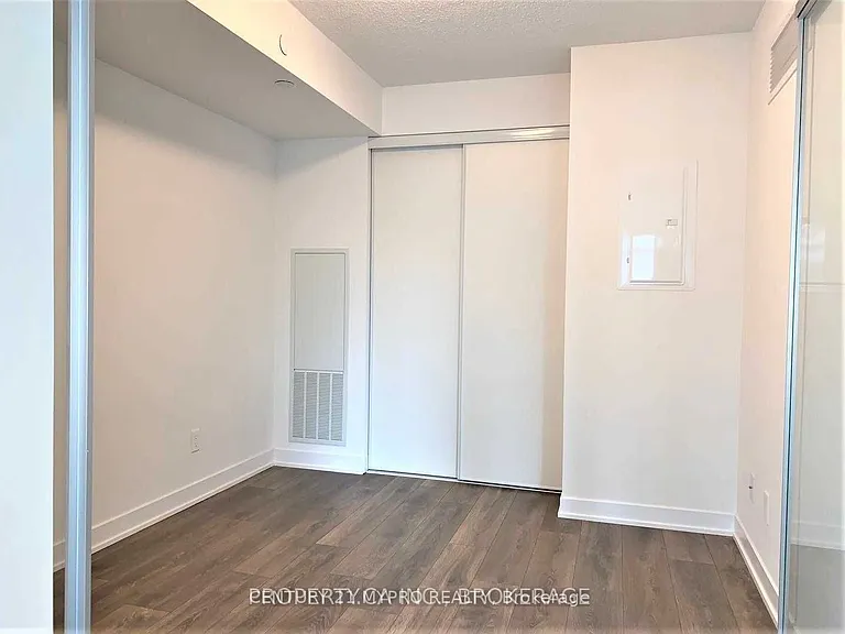 87 Peter St #816 — Photo 6