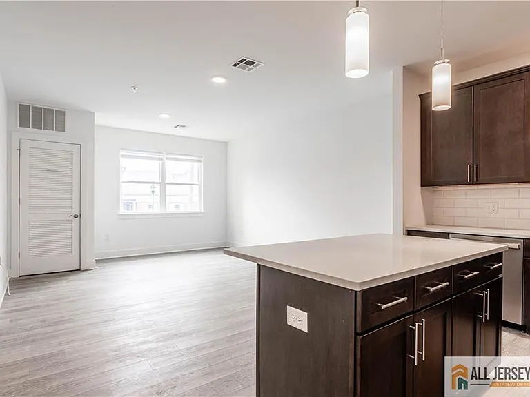 1025 Raritan Rd #414 — Photo 14