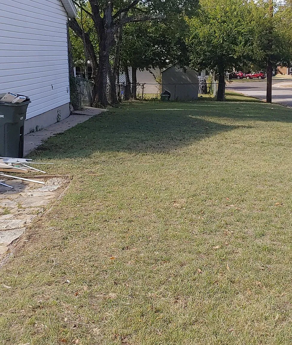 702 Shady Ln — Photo 2
