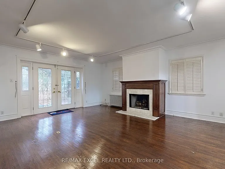 317 Warren Rd — Photo 4