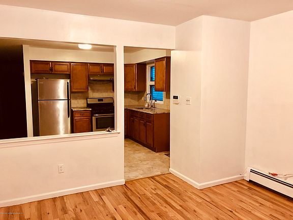 4th image of 49 Cooper Ave #1
