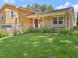 3302 Lakeshore Dr, Champaign, IL