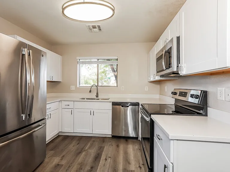 1074 E Silversmith Trl — Photo 8