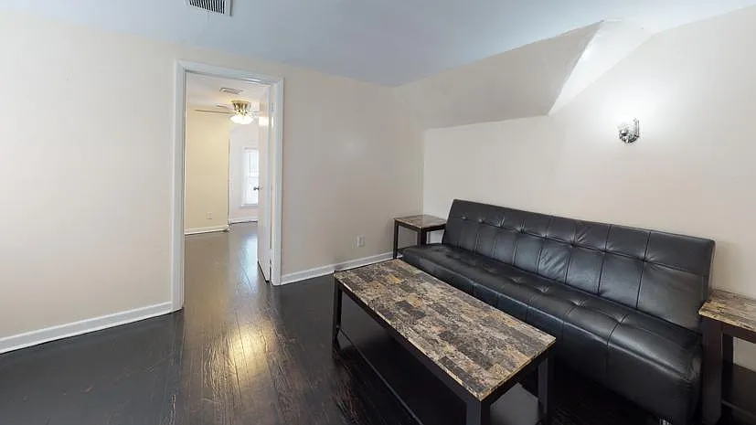 1 bed, 825 sqft, $1,400 — Photo 1