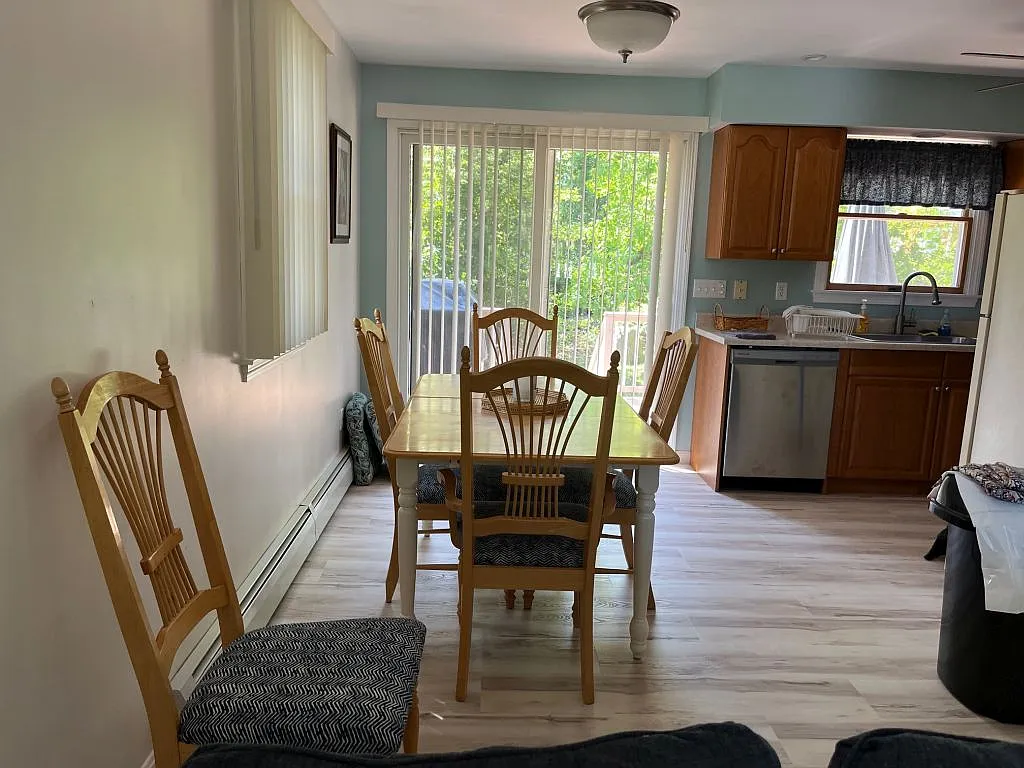 3 bed, 1824 sqft, $2,400 — Photo 3