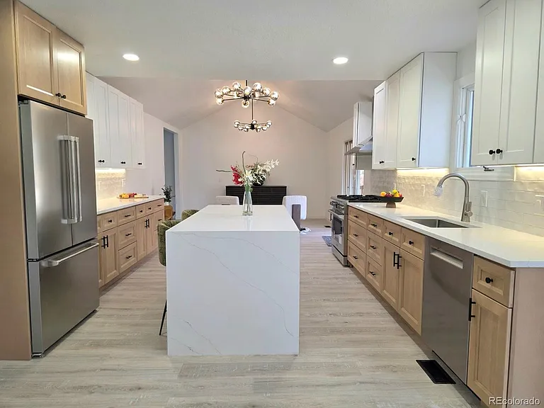 5927 S Yates Ct — Photo 3