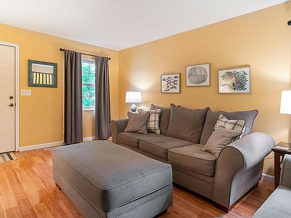 3rd image of 7982 Lakeloop Dr