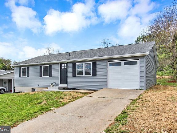 2nd image of 230 Canary Cir