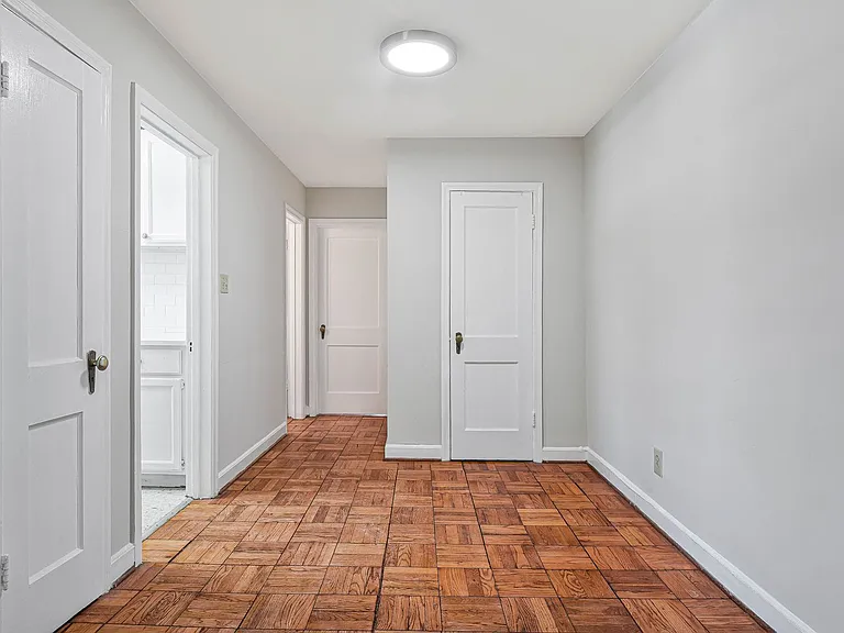 739 N Oakland St — Photo 37