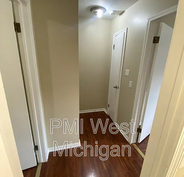 6081 In The Pines Dr SE — Photo 10