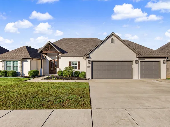 3736 E Spyglass Hill Dr, Fayetteville, AR 72701
