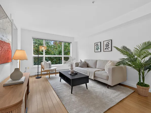 3575 Euclid Ave #301, Vancouver, BC V5R 6H5