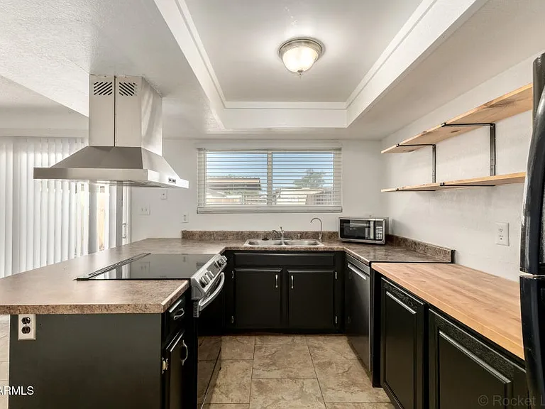3109 W Harmont Dr — Photo 1