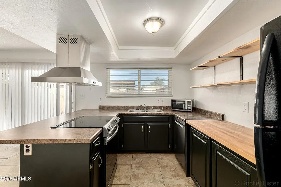 3109 W Harmont Dr