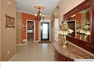 26 Whirlaway Rd, Manalapan, NJ 07726