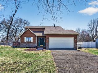 1940 Windjammer Dr, Woodbury, MN 55125