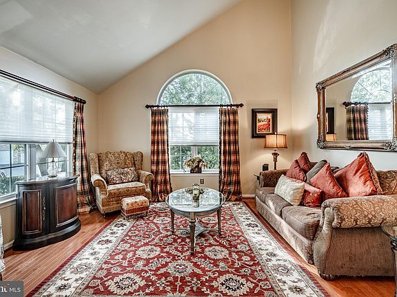 5th image of 180 Canterbury Ln