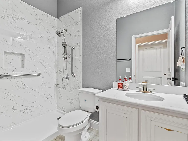 2116 Victoria Ln — Photo 12