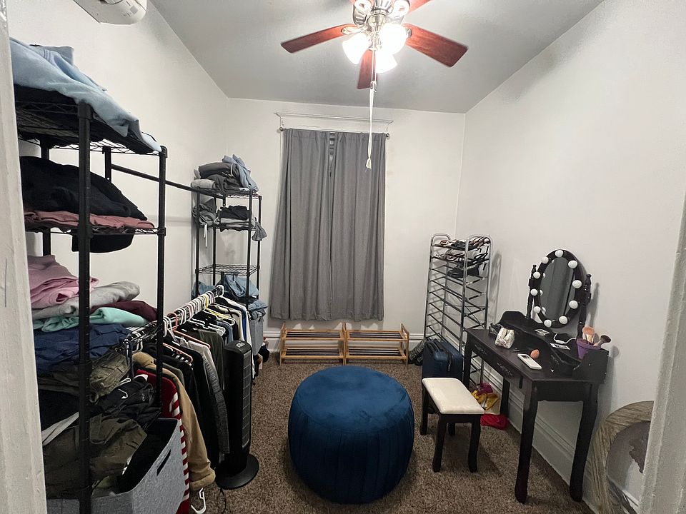 2nd bedroom, previous tenant used as closet