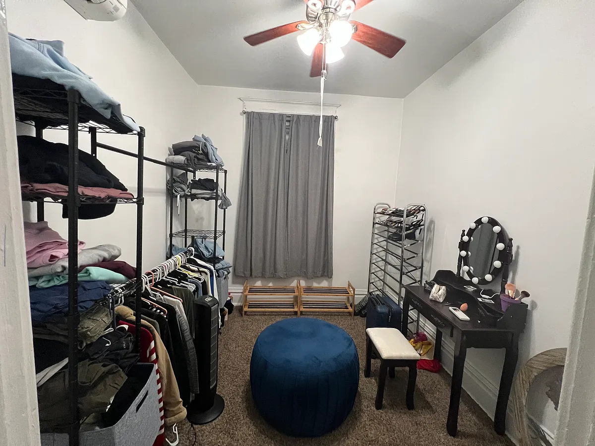 2nd bedroom, previous tenant used as closet - 4002 Shenandoah Ave