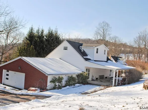 137 Berwick Rd, Johnstown, PA 15904