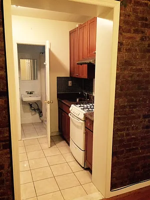 Rented by Moses Stoller, LREB | media 14