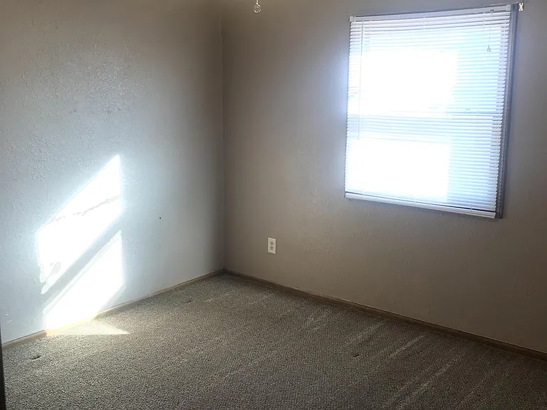 1312 Cherry Place - D — Photo 8