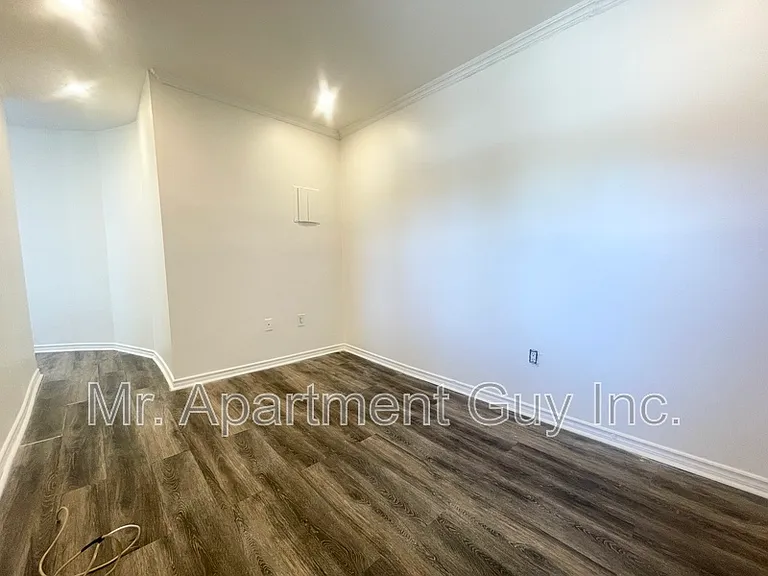 44 Victoria Ave S #306 — Photo 4