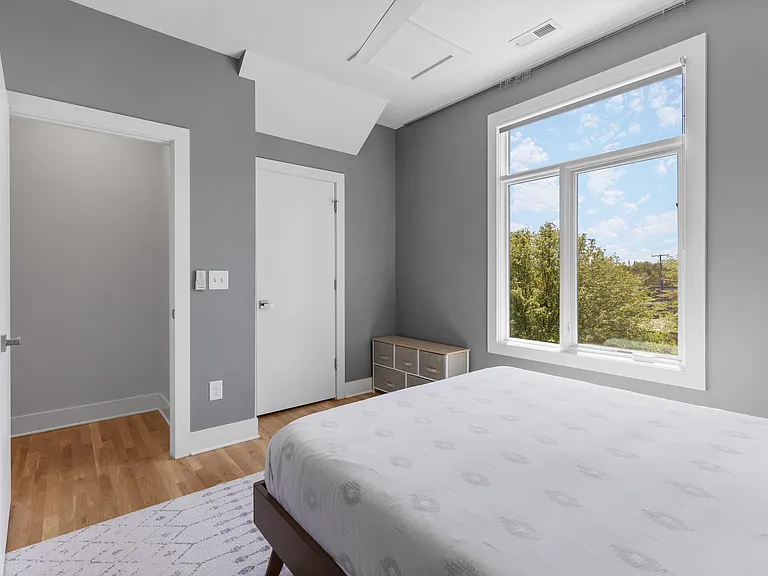 1016 Russell St — Photo 37