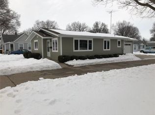 908 Columbus St, Pella, IA 50219