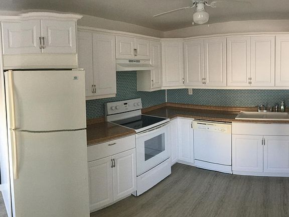 3rd image of 810 Lake Shore Dr APT 35