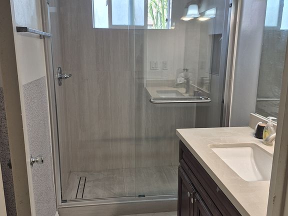 5th image of 3716 Bartlett Ave