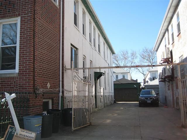 2nd image of 916 56th St