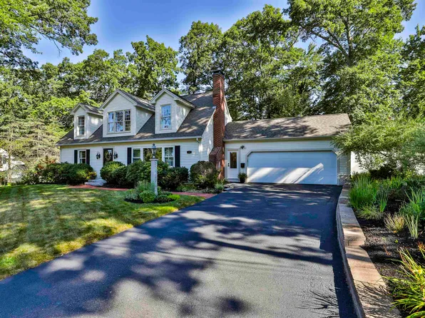 134 Applecrest Road, Manchester, NH 03104