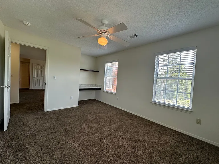 Hamilton at Turman Farms Apartments — Photo 45