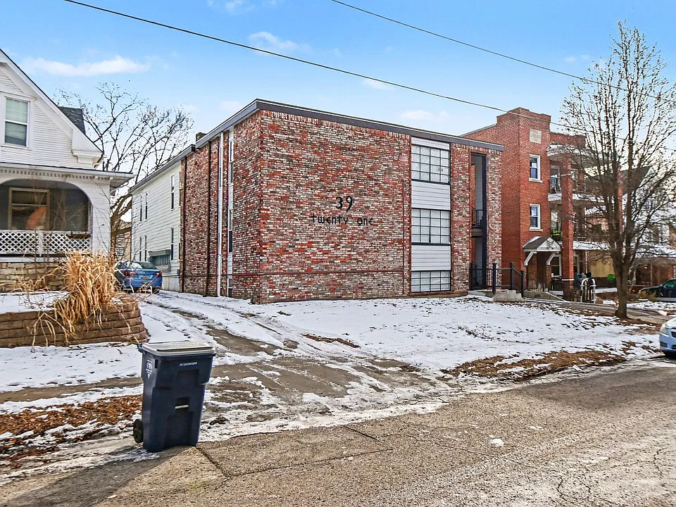 3921 Wyandotte