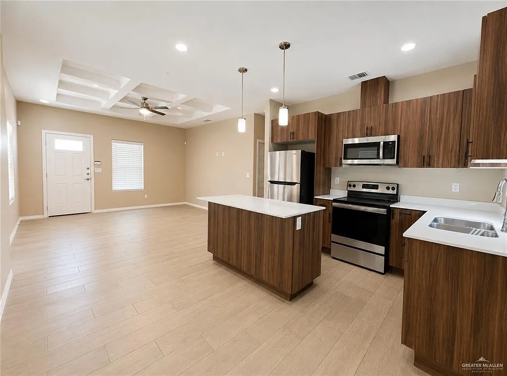 3 bed, 2.0 bath, 4030 sqft, $1,175 — Photo 3