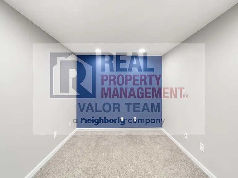 10275 Maryland St — Photo 34