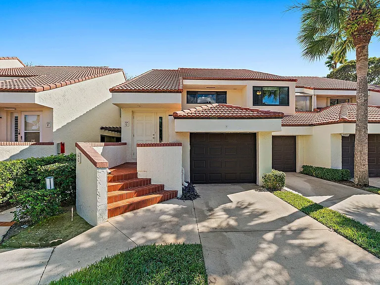 204 Sea Oats Dr #G — Photo 1