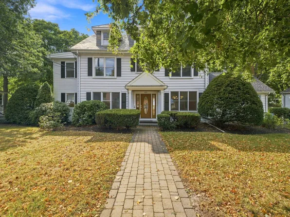 829 Chestnut St #1, Waban, MA 02468