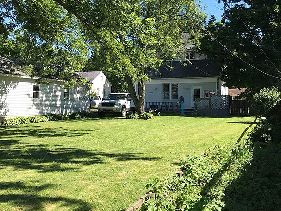 3rd image of 410 E Washington St