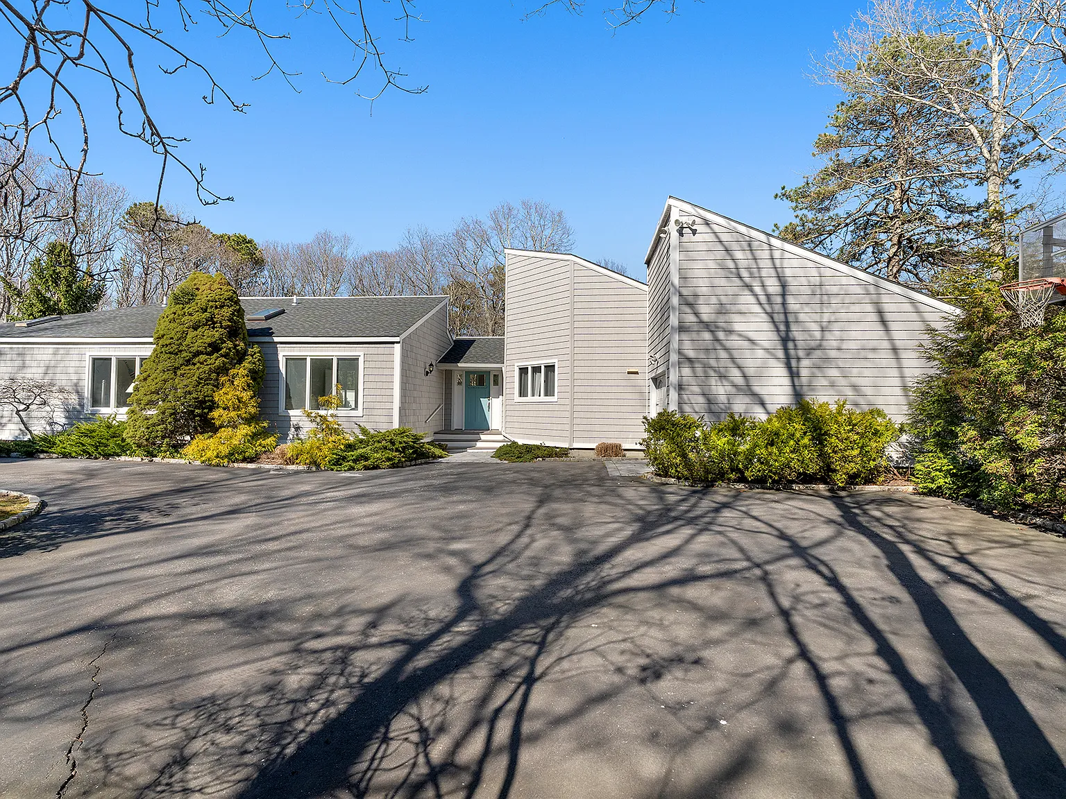Quogue Village Renovated Contemporary with Pool — Photo 1