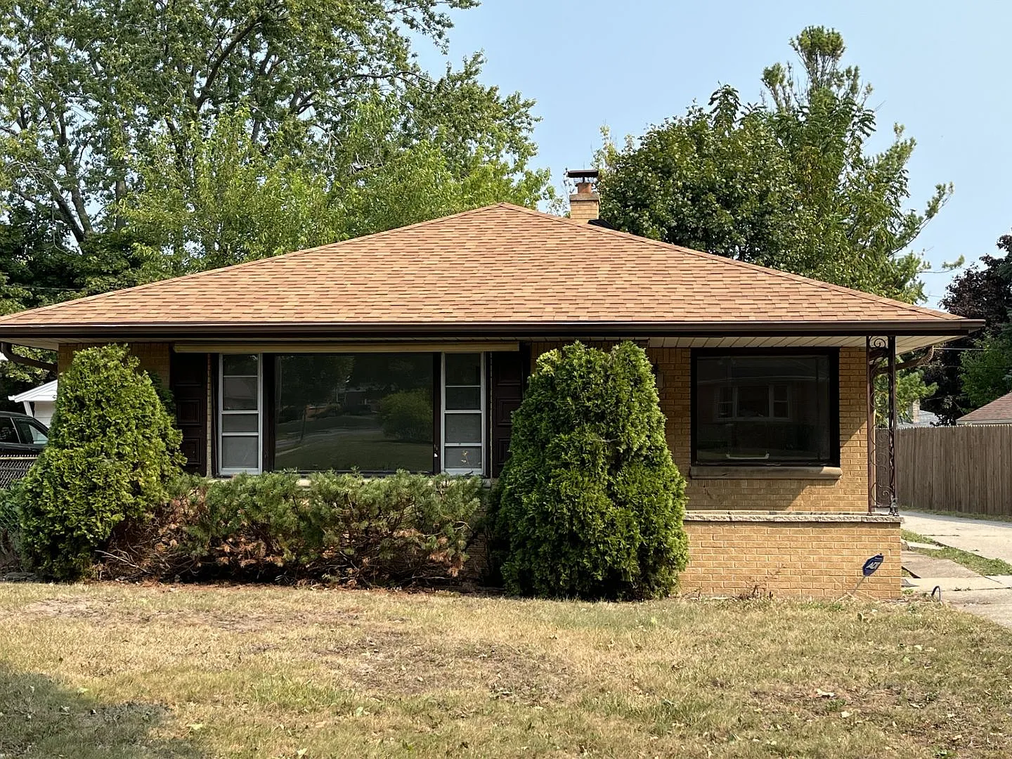 3 Bedroom Single Family — Photo 2